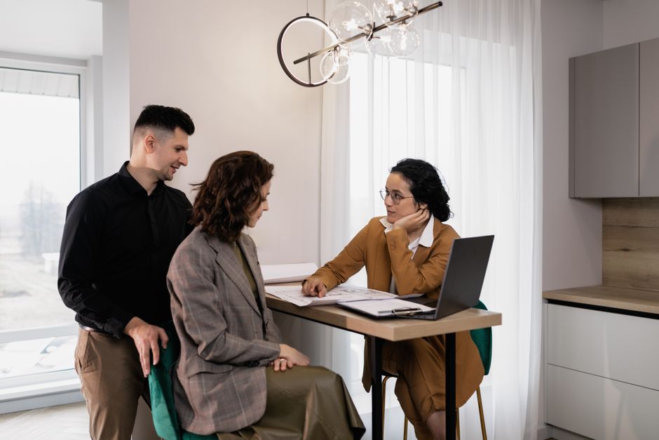 A client looks frustrated and unconvinced during a serious meeting with a real estate agent in a modern office, highlighting a poor agent-client relationship.